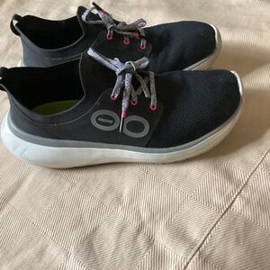 OOFOS OOmy Stride Women's White Black Size 11/EU 42